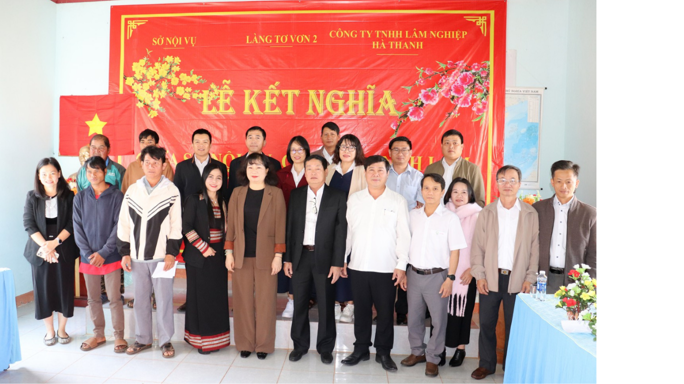 SỞ NỘI VỤ TỔ CHỨC LỄ KẾT NGHĨA VỚI CÁC LÀNG TƠ VƠN 2 VÀ LÀNG RƠ VAI, XÃ IA KHƯƠL.